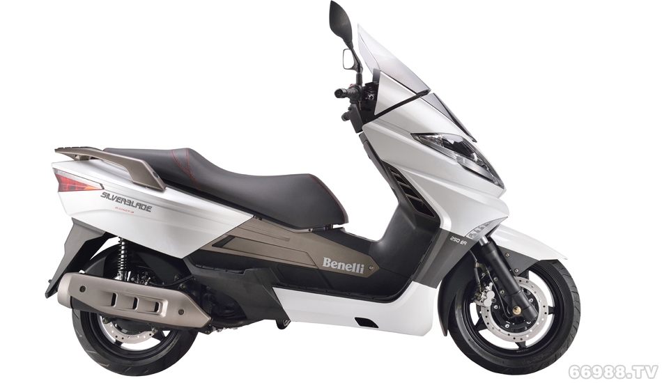 钱江银刃BJ250T-8摩托车
