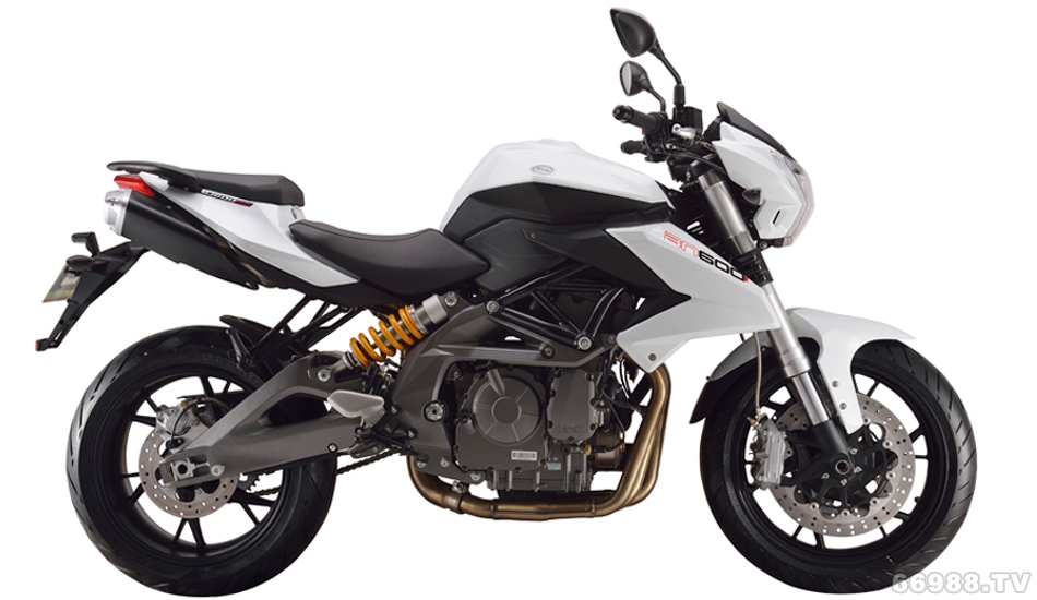 钱江BN600I摩托车