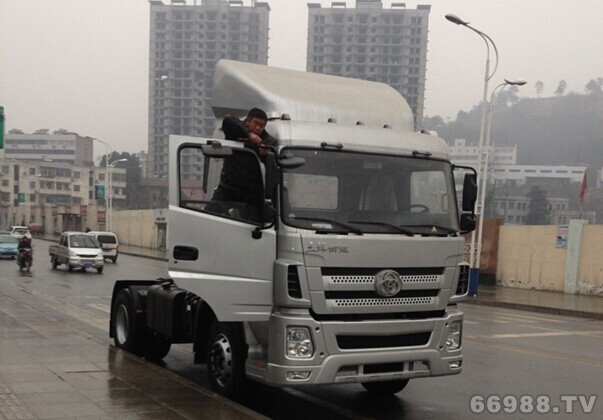 国Ⅳ 4×2 港口码头牵引车 STQ4181L02Y4N4型牵引汽车