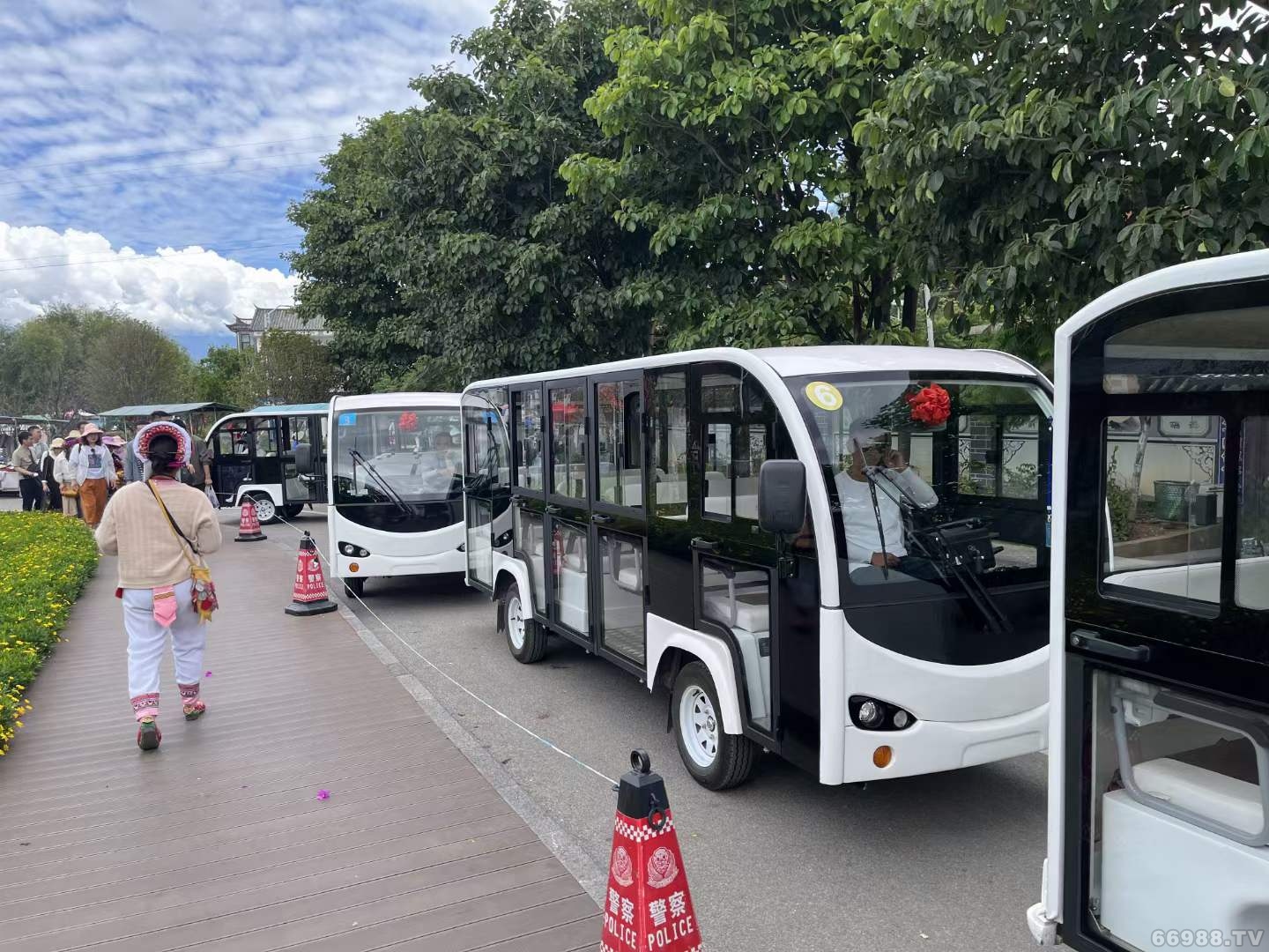 拉萨电动观光车 封闭是旅游观光车